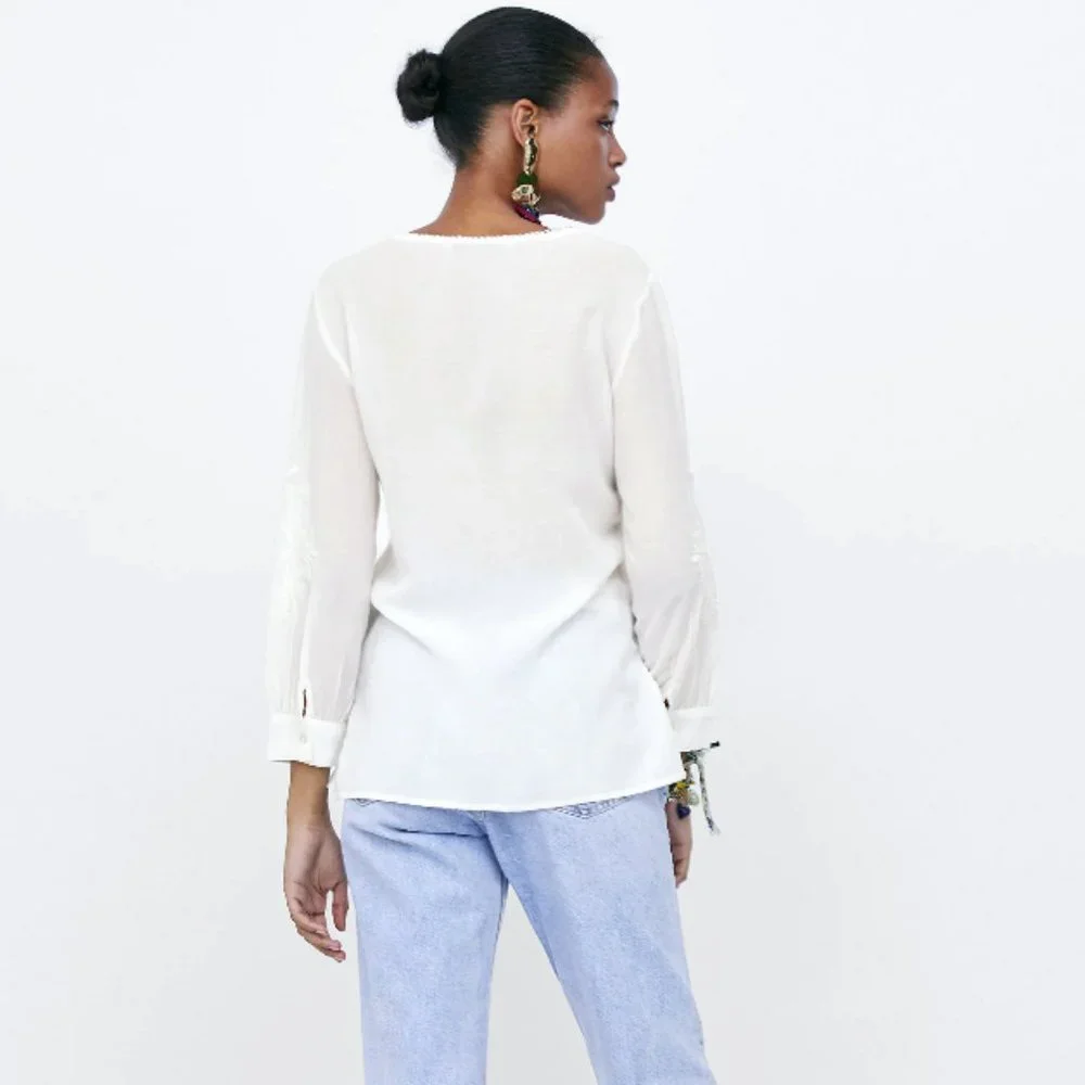 NWT Zara Size XS White Embroidered Blouse